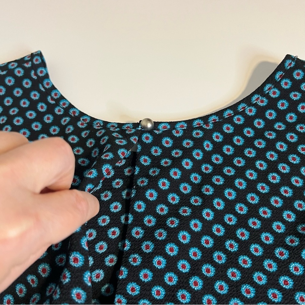 Lily White Black and Blue Geometric Blouse - Picture 3 of 9
